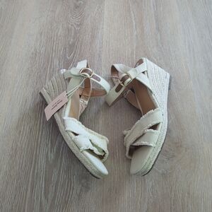 Tommy Bahama Sandals Womens 8.5 M Bethany Ankle Straps Beige Wedge Casual